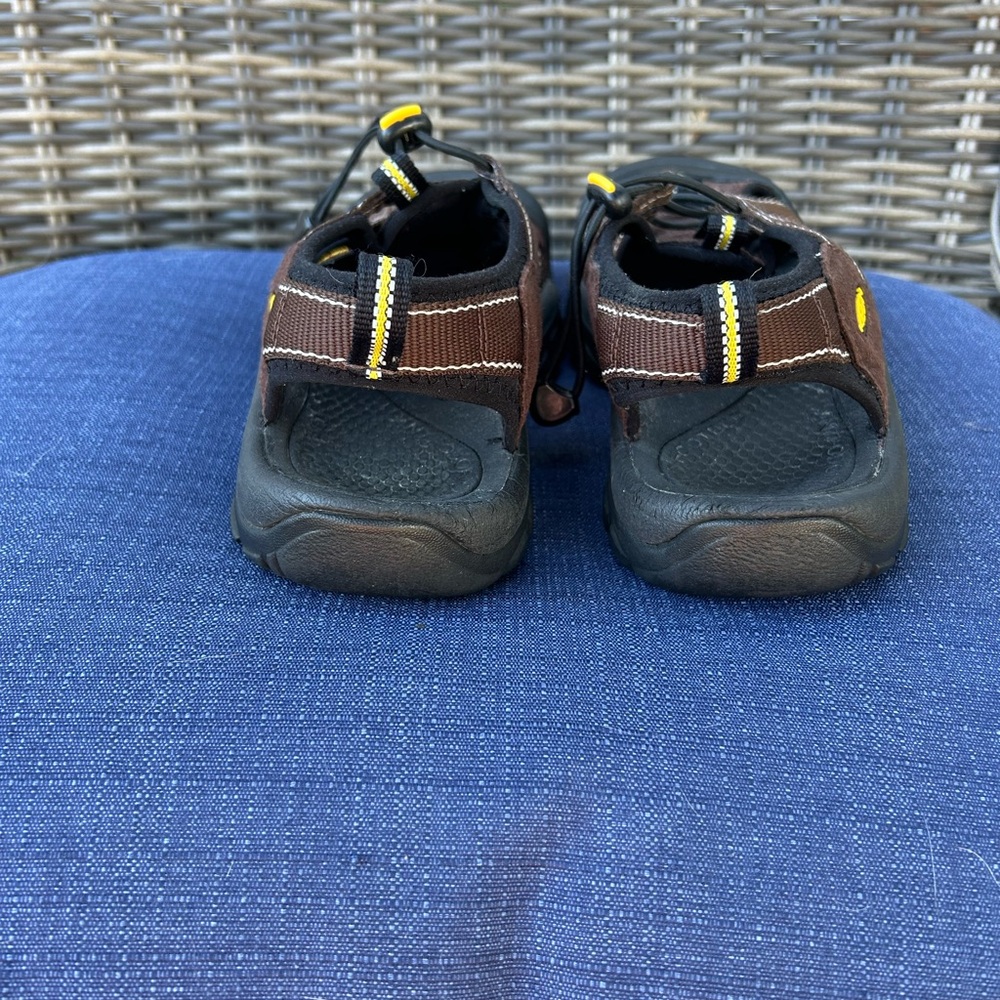 Keen Men's Brown and Black Outdoor Sandals - Picture 3 of 4
